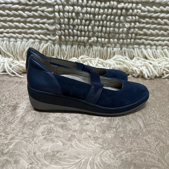 Vionic Navy Wedge Shoes - Picture 1 of 8